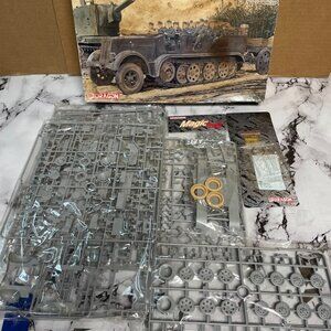 Dragon Model Kit 8t Half Track Early Production with Crew Military Vehicle Model